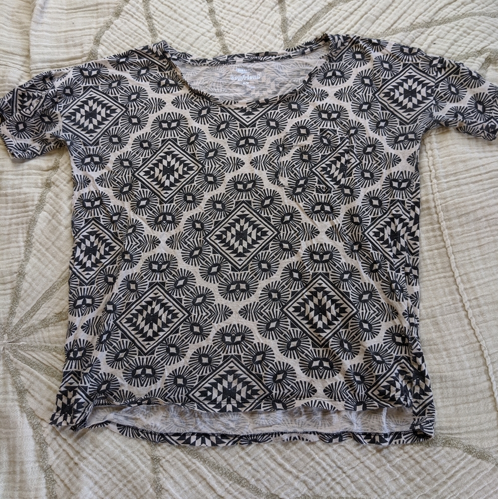 Oversized geometric tee